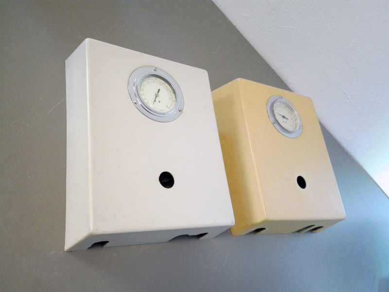 caja instrumento medicion manometro inox cristal plastico 38x30.3x10.2 1+1u